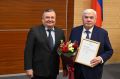 Валерий Сухих вручил Почетную грамоту руководителю предприятия «ЭРИС» Владимиру Юркову