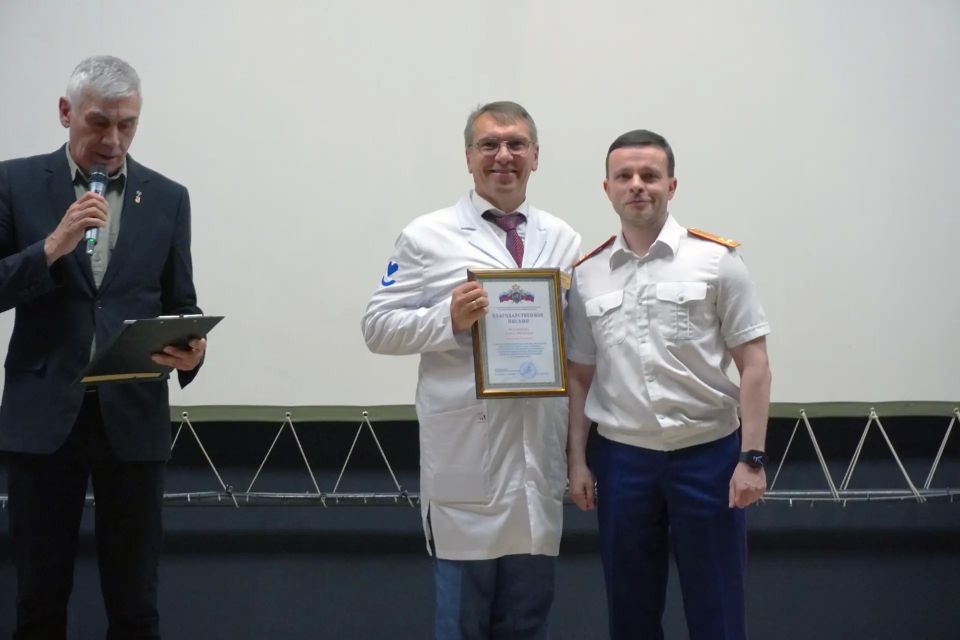 Заместитель руководителя регионального следственного управления поздравил сотрудников подшефного госпиталя для ветеранов войн с наступающими праздниками Заместитель руководителя регионального следственного управления поздравил сотрудников подшефного госпиталя для ветеранов войн с наступающими праздниками