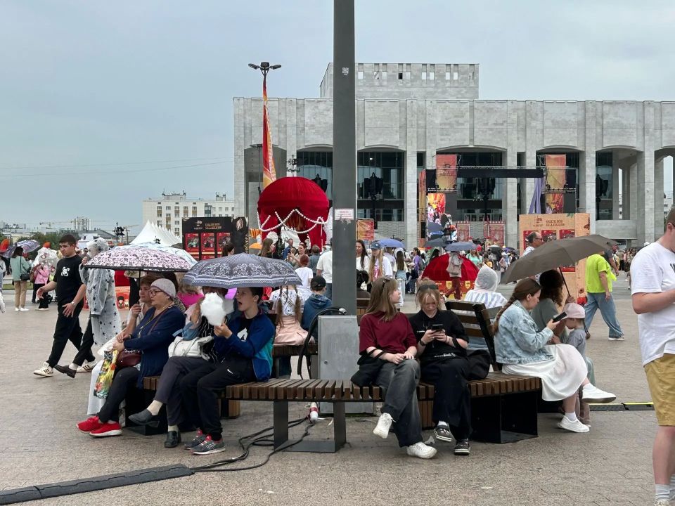 В Перми начался фестиваль уличных театров «Флюгер» В Перми начался фестиваль уличных театров «Флюгер»
