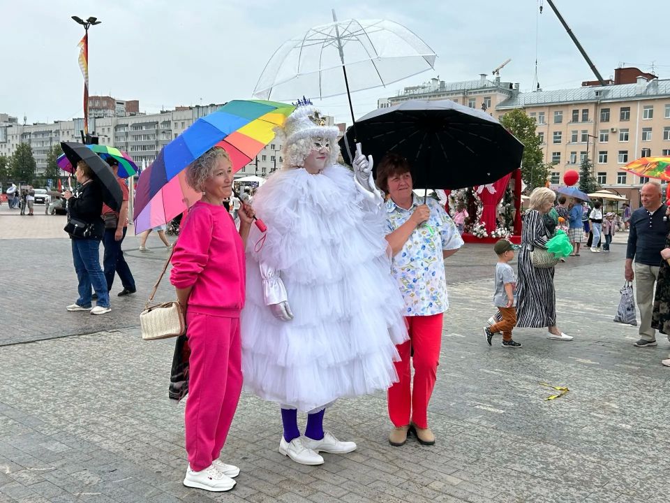 В Перми начался фестиваль уличных театров «Флюгер» В Перми начался фестиваль уличных театров «Флюгер»