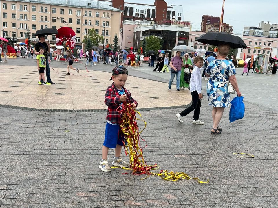 В Перми начался фестиваль уличных театров «Флюгер» В Перми начался фестиваль уличных театров «Флюгер»