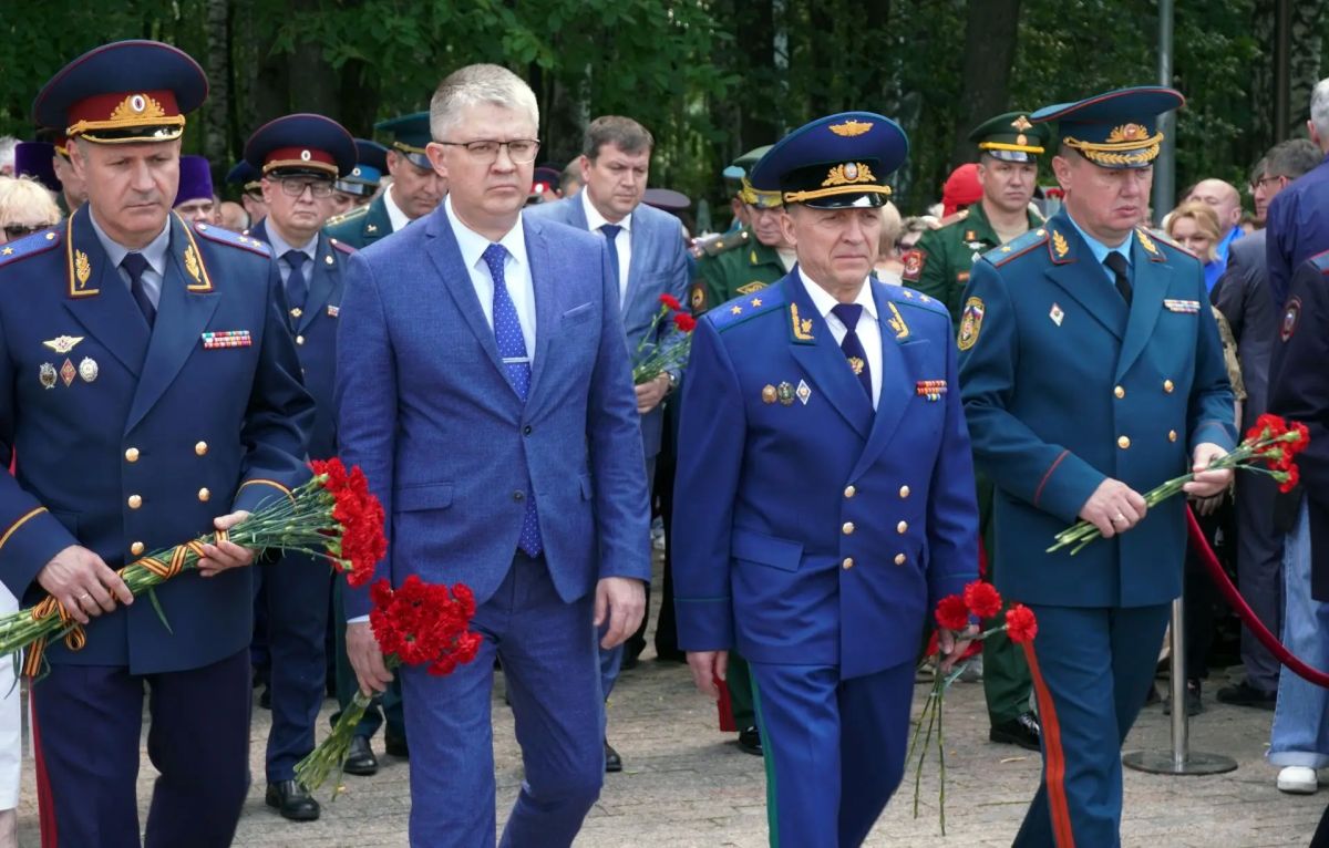 В Пермском крае руководитель следственного управления почтил память павших воинов В Пермском крае руководитель следственного управления почтил память павших воинов