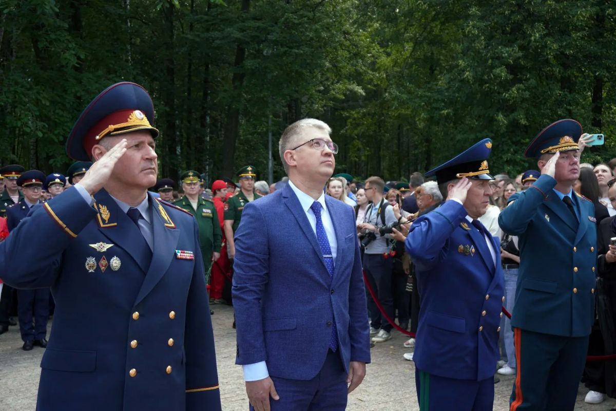 В Пермском крае руководитель следственного управления почтил память павших воинов В Пермском крае руководитель следственного управления почтил память павших воинов