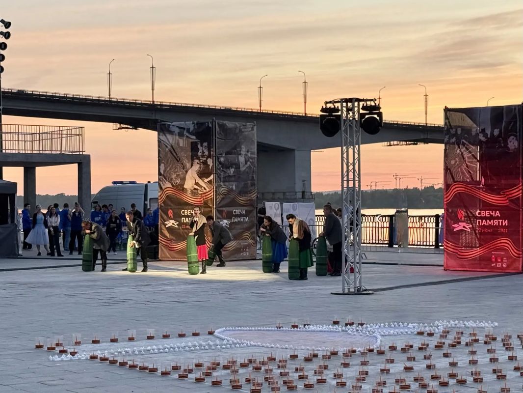 21 июня 2026 года Молодёжный совет и сотрудники УФК по Пермскому краю приняли участие в мемориальной акции «Свеча Памяти», посвящённой Дню памяти и скорби 21 июня 2026 года Молодёжный совет и сотрудники УФК по Пермскому краю приняли участие в мемориальной акции «Свеча Памяти», посвящённой Дню памяти и скорби