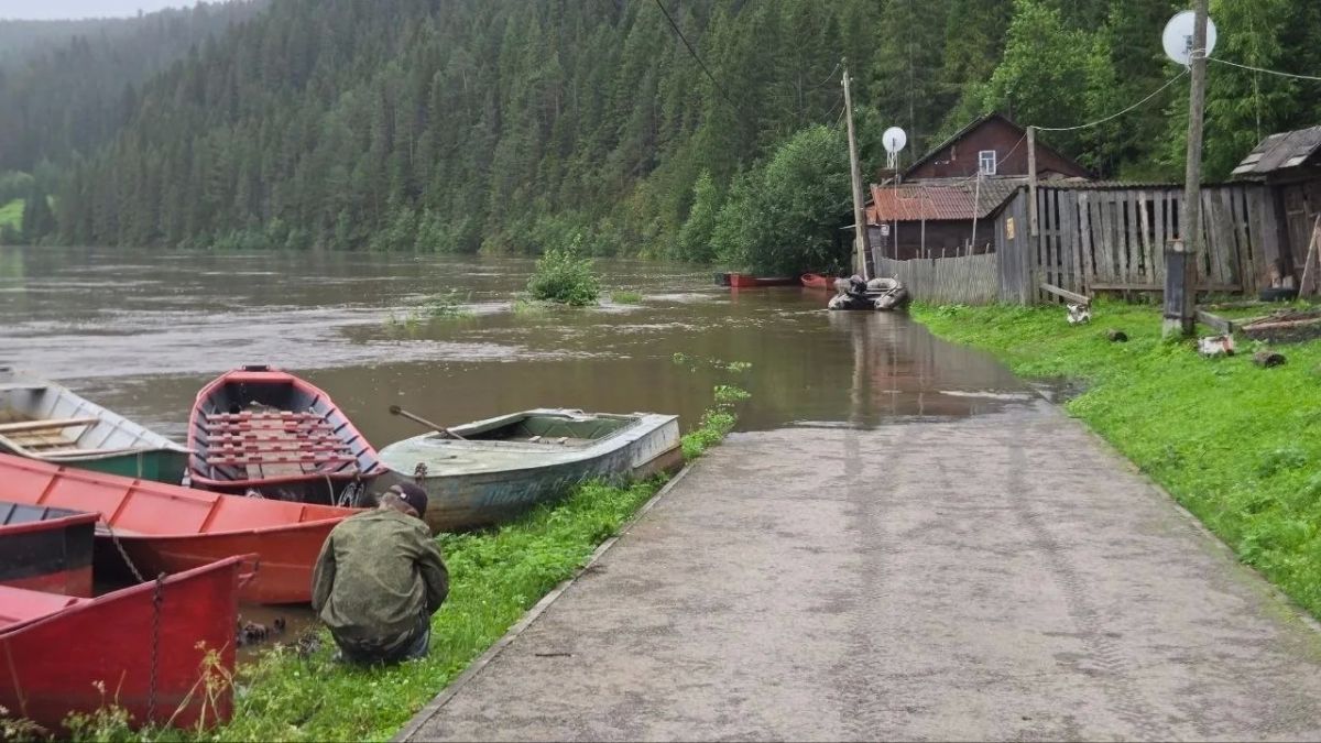 Село Кын в Пермском крае подтопило после продолжительных ливней Село Кын в Пермском крае подтопило после продолжительных ливней