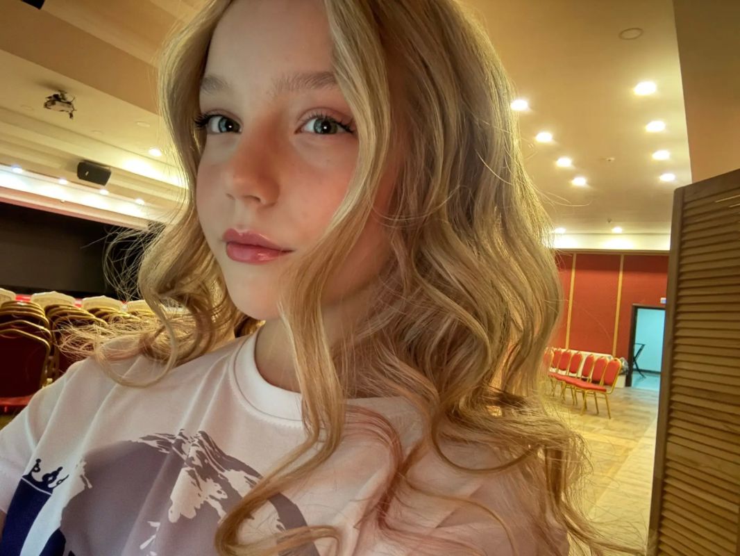 Хорошо учится, ведет блог и обожает танцы: 11-летняя Алина Кобелева из Кунгура выступает на фестивале Beauty Russia – 2026 Хорошо учится, ведет блог и обожает танцы: 11-летняя Алина Кобелева из Кунгура выступает на фестивале Beauty Russia – 2026