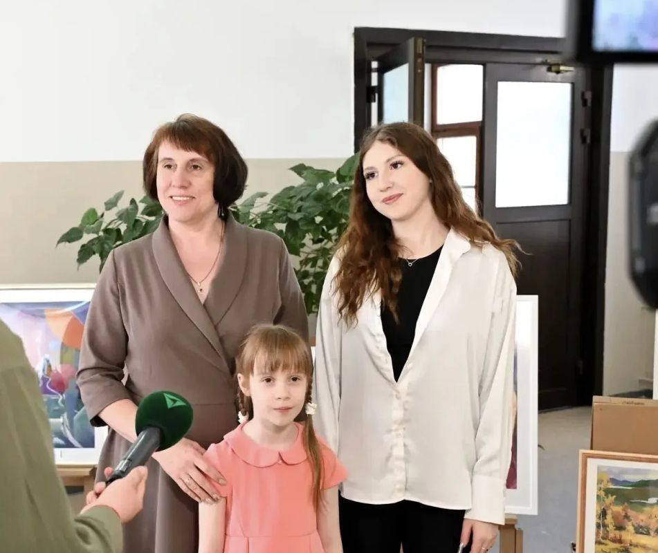 «Уважаемые жители Пермского края! Сегодня мы отмечаем особенный праздник — День семьи, любви и верности «Уважаемые жители Пермского края! Сегодня мы отмечаем особенный праздник — День семьи, любви и верности