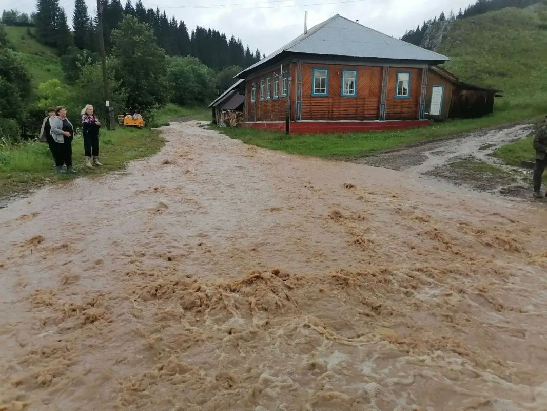 Село Кын в Пермском крае подтопило второй раз с начала июля Село Кын в Пермском крае подтопило второй раз с начала июля