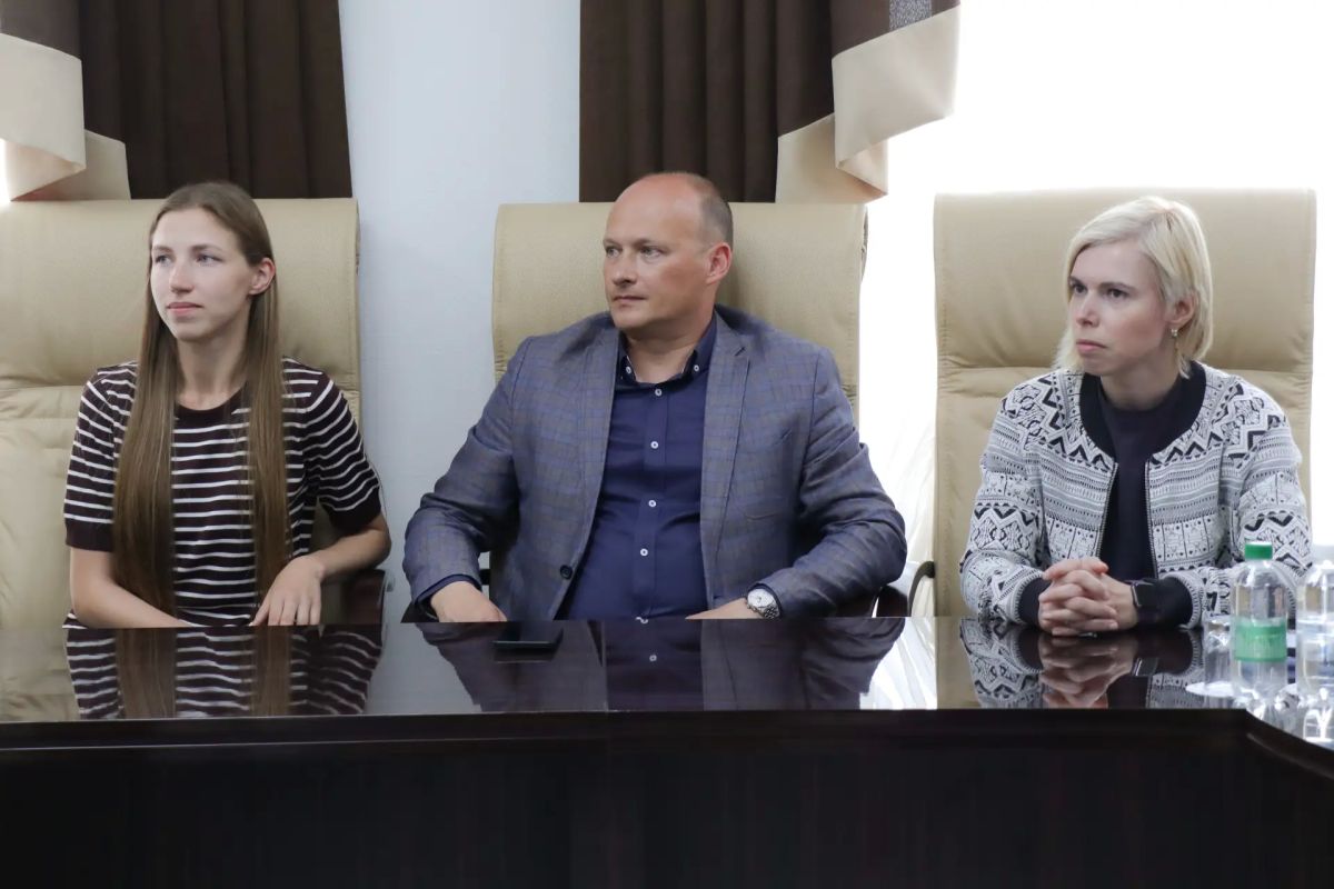 Региональное отделение политической партии «Справедливая Россия» представило в Избирательную комиссию Пермского края документы на заверение списков кандидатов по одномандатным округам на выборах в Законодательное Собрание... Региональное отделение политической партии «Справедливая Россия» представило в Избирательную комиссию Пермского края документы на заверение списков кандидатов по одномандатным округам на выборах в Законодательное Собрание...