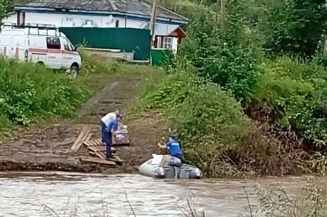 В селе Кын, где из-за сильных ливней и подтоплений были повреждены линии электропередачи, энергетики полностью восстановили подачу электричества В селе Кын, где из-за сильных ливней и подтоплений были повреждены линии электропередачи, энергетики полностью восстановили подачу электричества