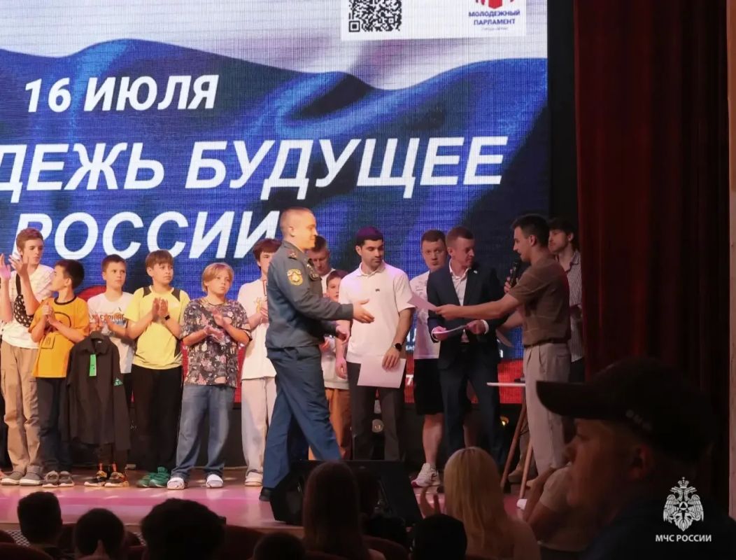 МЧС России о безопасности и особенностях службы: встреча в детском лагере МЧС России о безопасности и особенностях службы: встреча в детском лагере