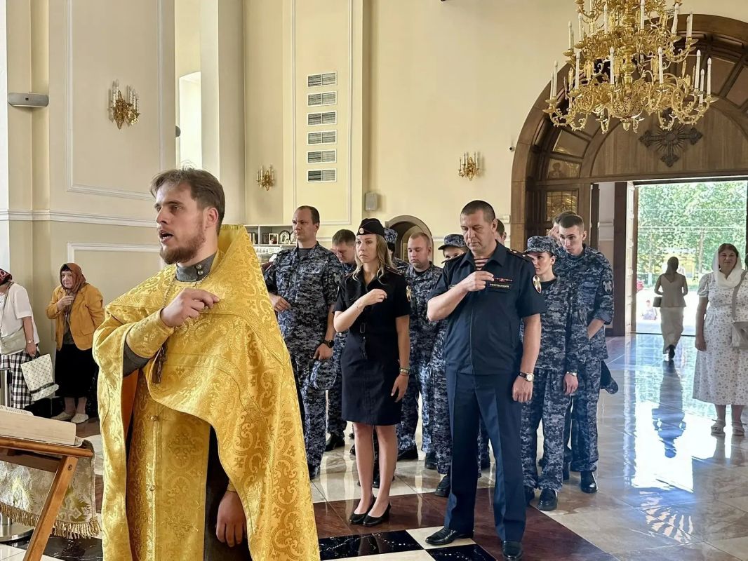 В год 10-летия ведомства и 215-летия войск правопорядка в Приволжье росгвардейцы приняли участие в праздновании Дня Крещения Руси и памяти равноапостольного князя Владимира Во всех региональных управлениях, соединениях и... В год 10-летия ведомства и 215-летия войск правопорядка в Приволжье росгвардейцы приняли участие в праздновании Дня Крещения Руси и памяти равноапостольного князя Владимира Во всех региональных управлениях, соединениях и...