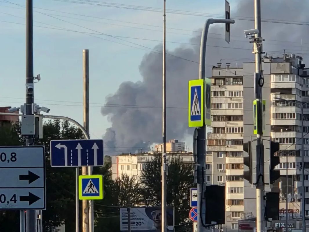 В МЧС сообщили , что ликвидируют пожар на производственном объекте на улице Соликамской В МЧС сообщили , что ликвидируют пожар на производственном объекте на улице Соликамской
