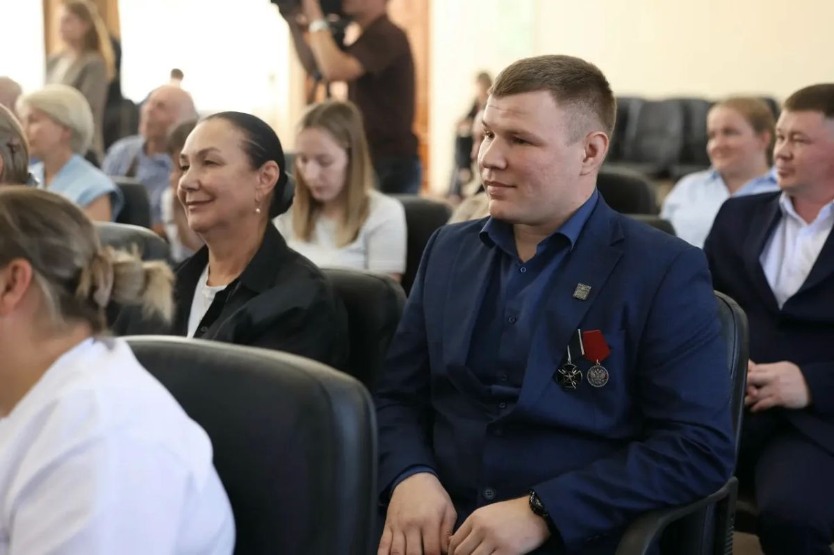 Молодые парламентарии из территорий Коми-Пермяцкого округа стали участниками встречи с Дмитрием Махониным Молодые парламентарии из территорий Коми-Пермяцкого округа стали участниками встречи с Дмитрием Махониным