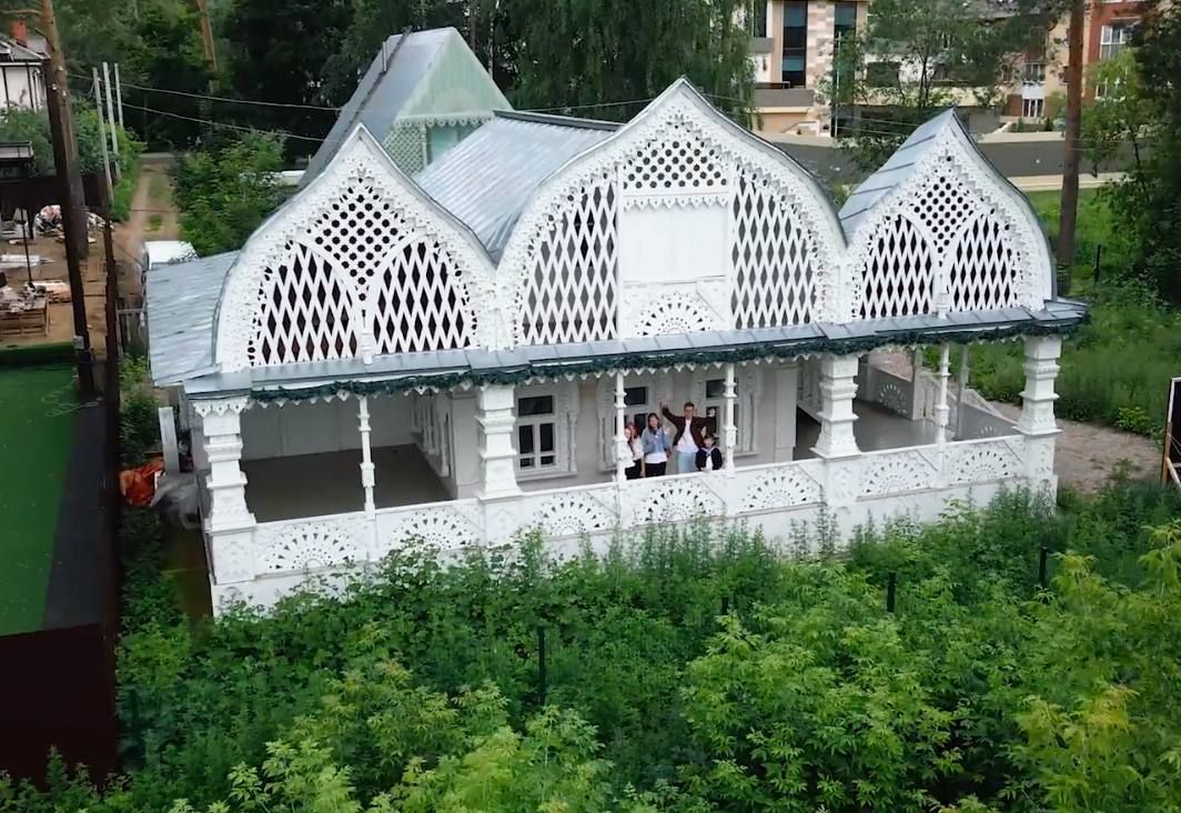 Школа писателя Алексея Иванова и локации из фильма «Географ глобус пропил»: вышел фильм о литературных местах Нижней Курьи Школа писателя Алексея Иванова и локации из фильма «Географ глобус пропил»: вышел фильм о литературных местах Нижней Курьи