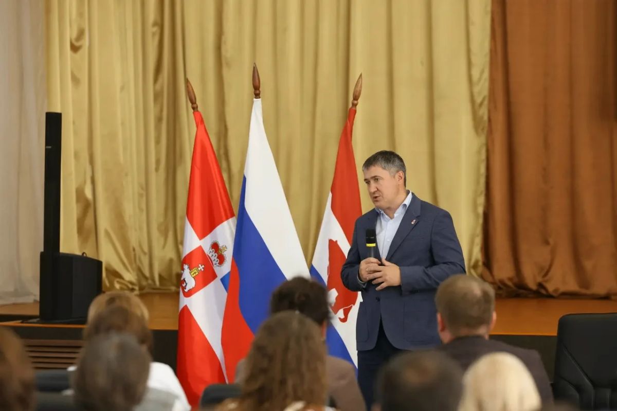 Молодые парламентарии из территорий Коми-Пермяцкого округа стали участниками встречи с Дмитрием Махониным