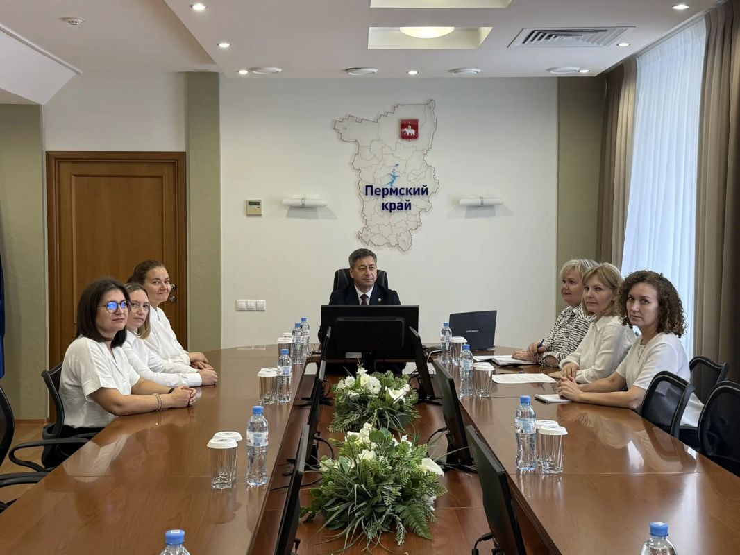 20 августа 2026 года руководитель УФК по Пермскому краю Оловянников Д.А. провел рабочую встречу с сотрудниками Отдела по централизованному начислению заработной платы и иных выплат