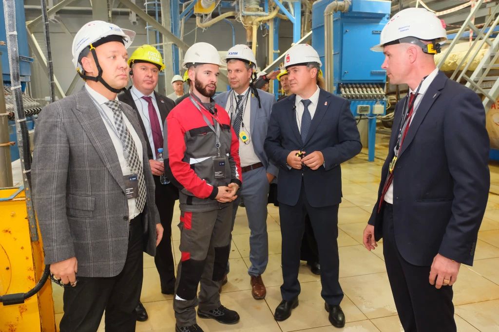 Глава Прикамья посетил промышленные предприятия Краснокамска Глава Прикамья посетил промышленные предприятия Краснокамска
