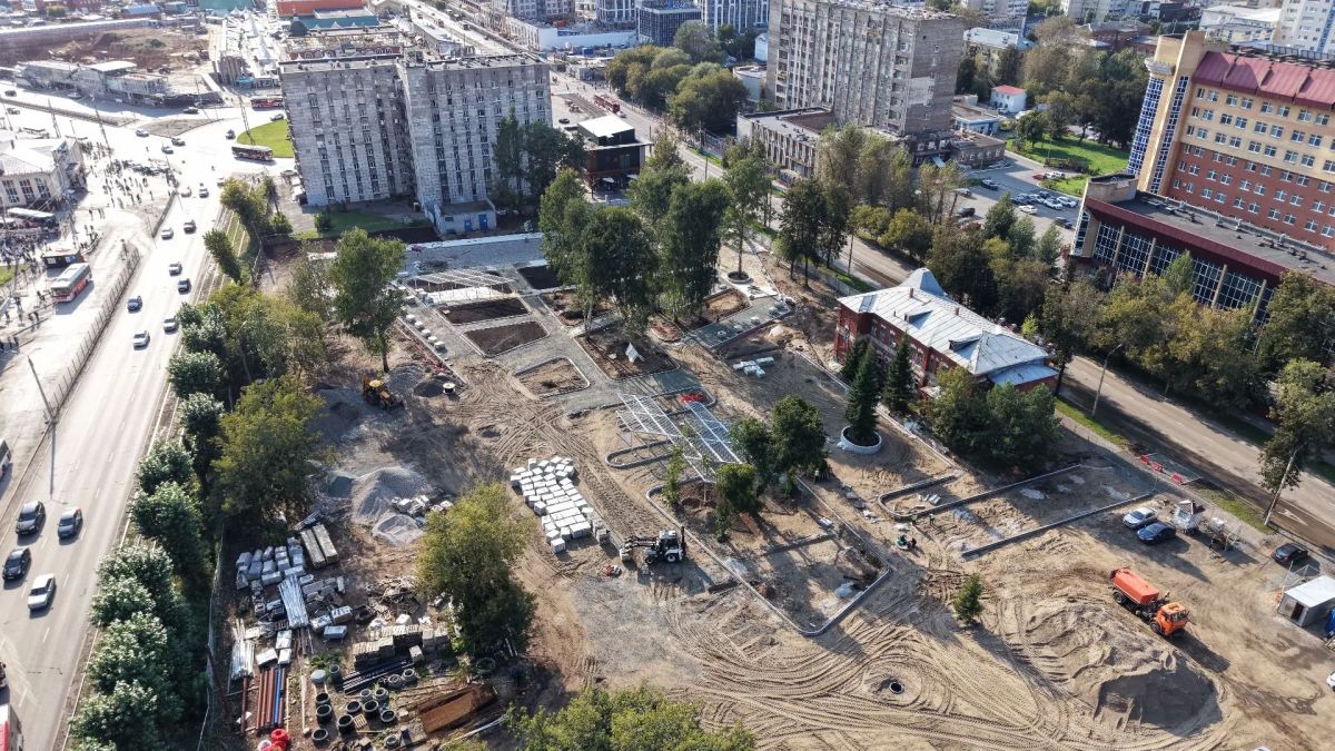 Дмитрий Махонин: Продолжаем обустройство Александровского сквера в центре Перми Дмитрий Махонин: Продолжаем обустройство Александровского сквера в центре Перми
