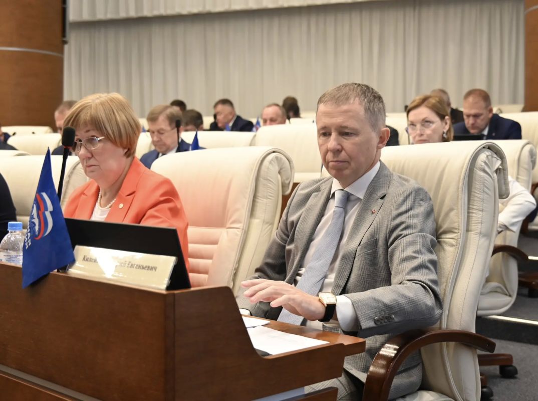 Инициативы Молодежного парламента поддержали краевые депутаты Инициативы Молодежного парламента поддержали краевые депутаты