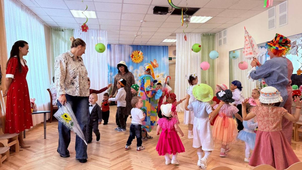 Сотрудники Управления Госавтоинспекции в преддверии Дня знаний посетили подшефный детский дом Сотрудники Управления Госавтоинспекции в преддверии Дня знаний посетили подшефный детский дом
