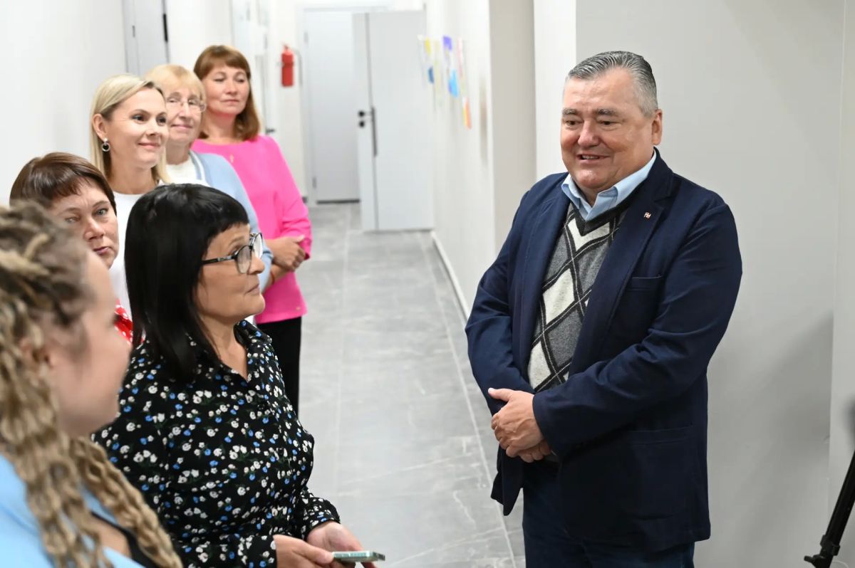 Валерий Сухих оценил развитие объектов культуры и благоустройства в селе Елово Валерий Сухих оценил развитие объектов культуры и благоустройства в селе Елово