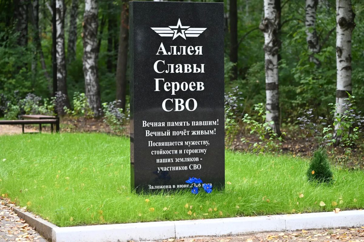 Валерий Сухих оценил развитие объектов культуры и благоустройства в селе Елово Валерий Сухих оценил развитие объектов культуры и благоустройства в селе Елово