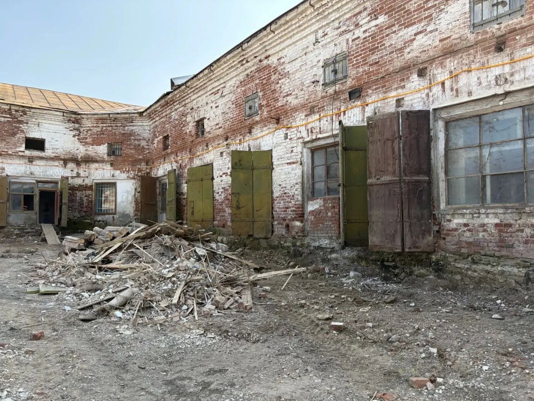 В Прикамье началась реконструкция единственного на Урале Гостиного двора В Прикамье началась реконструкция единственного на Урале Гостиного двора