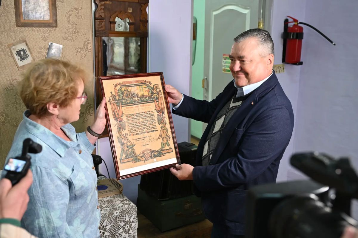 Валерий Сухих оценил развитие объектов культуры и благоустройства в селе Елово Валерий Сухих оценил развитие объектов культуры и благоустройства в селе Елово