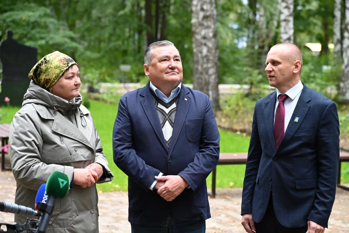 Валерий Сухих оценил развитие объектов культуры и благоустройства в селе Елово Валерий Сухих оценил развитие объектов культуры и благоустройства в селе Елово