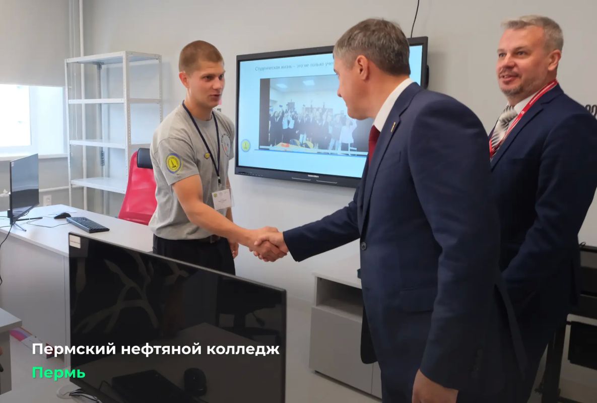 Дмитрий Махонин: Поздравил с новым учебным годом наших школьников и студентов Дмитрий Махонин: Поздравил с новым учебным годом наших школьников и студентов