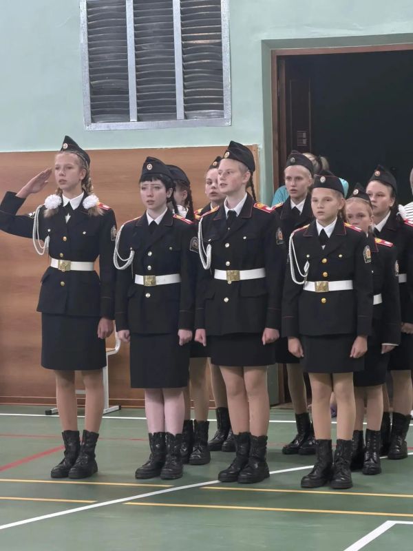 В Пермском крае сотрудники следственного управления СК России поздравили с Днем знаний и с началом нового учебного года детей профильных кадетских классов и подшефных учреждений В Пермском крае сотрудники следственного управления СК России поздравили с Днем знаний и с началом нового учебного года детей профильных кадетских классов и подшефных учреждений