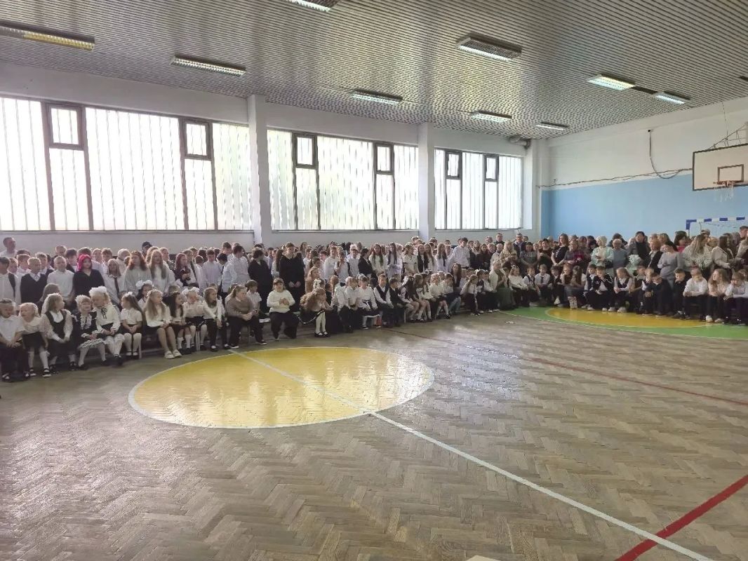 В Прикамье прошли праздничные линейки, посвященные Дню знаний! В Прикамье прошли праздничные линейки, посвященные Дню знаний!