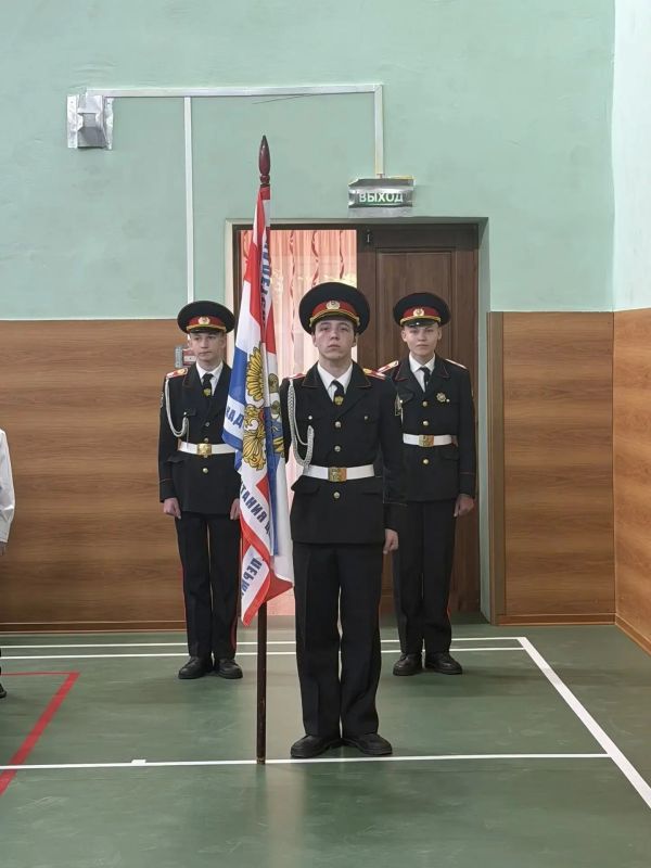 В Пермском крае сотрудники следственного управления СК России поздравили с Днем знаний и с началом нового учебного года детей профильных кадетских классов и подшефных учреждений В Пермском крае сотрудники следственного управления СК России поздравили с Днем знаний и с началом нового учебного года детей профильных кадетских классов и подшефных учреждений