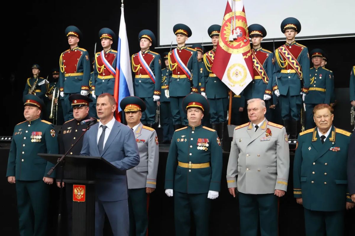 Клятва во имя защиты Отечества: курсанты Пермского военного института приведены к присяге Клятва во имя защиты Отечества: курсанты Пермского военного института приведены к присяге