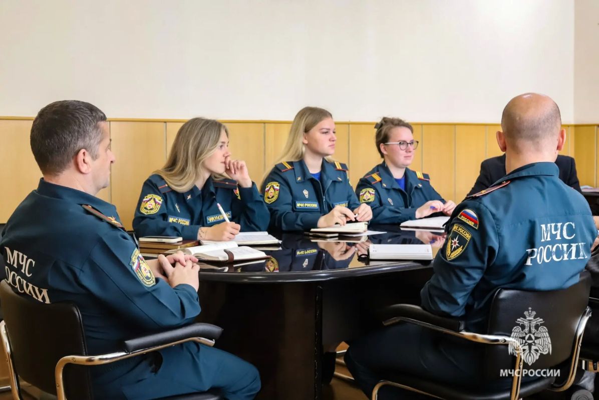 Диалог поколений. Состоялось совместное заседание Совета ветеранов пожарной охраны Прикамья и Молодежного совета Главного управления МЧС России по Пермскому краю Диалог поколений. Состоялось совместное заседание Совета ветеранов пожарной охраны Прикамья и Молодежного совета Главного управления МЧС России по Пермскому краю