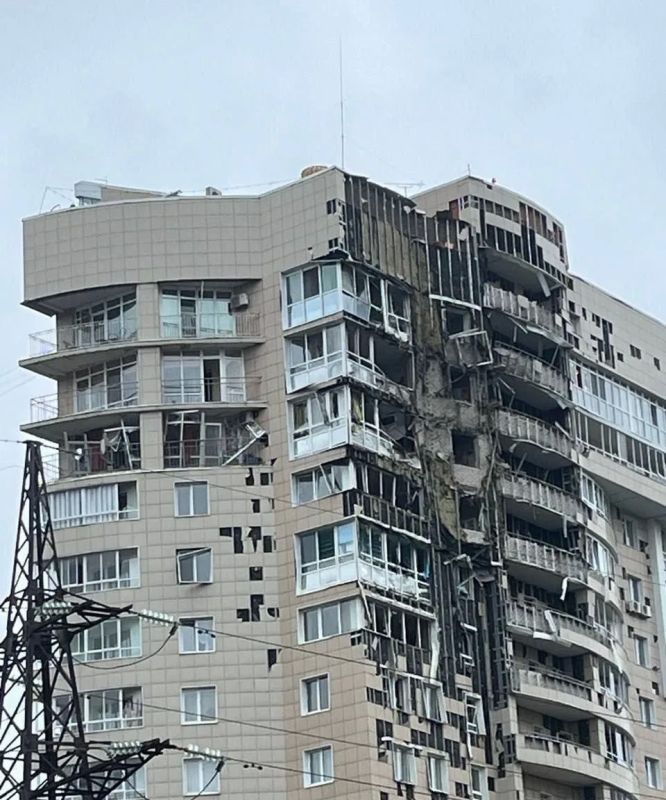 WarGonzo: Дрон ВСУ влетел в многоэтажку в Перми: один человек погиб, четверо пострадали WarGonzo: Дрон ВСУ влетел в многоэтажку в Перми: один человек погиб, четверо пострадали