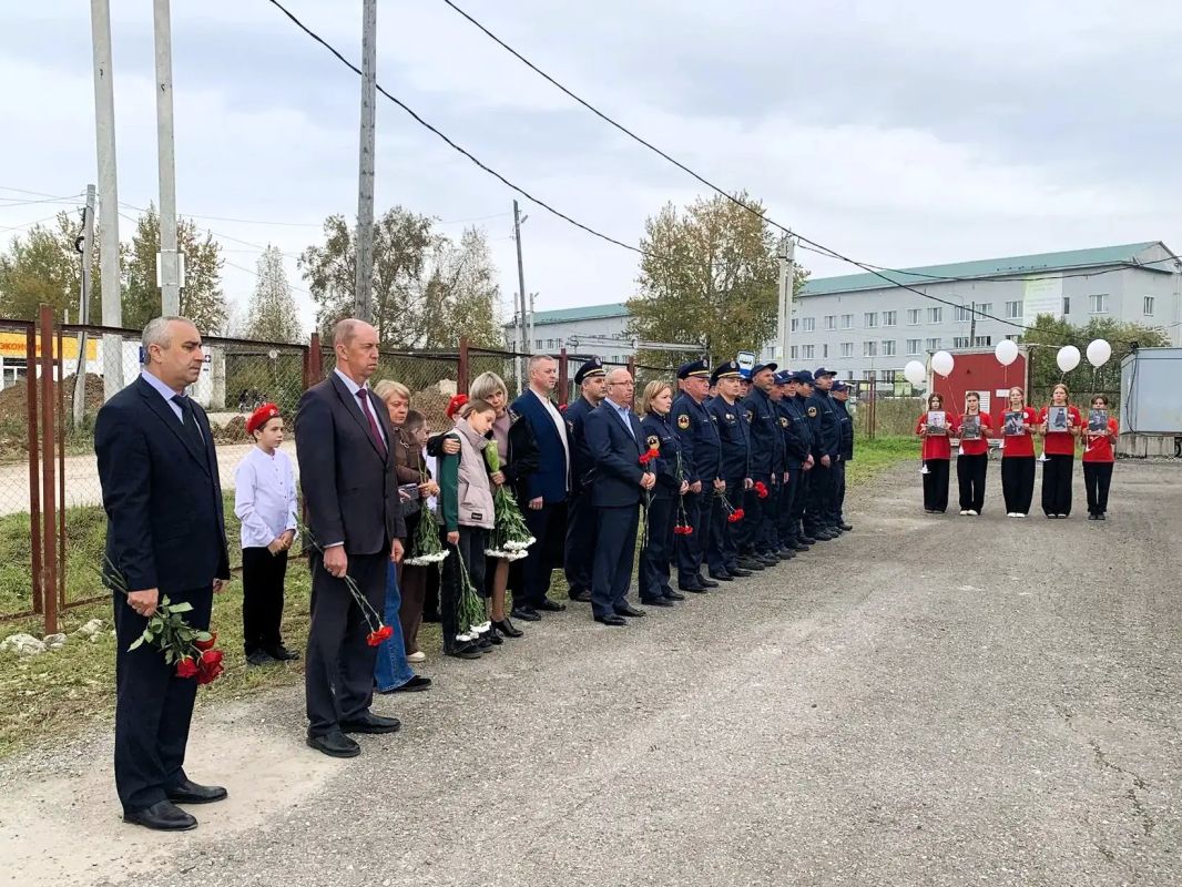 В Кизеле и Всеволодо-Вильве открыли мемориальные доски в память о погибших на СВО сотрудниках противопожарной службы В Кизеле и Всеволодо-Вильве открыли мемориальные доски в память о погибших на СВО сотрудниках противопожарной службы