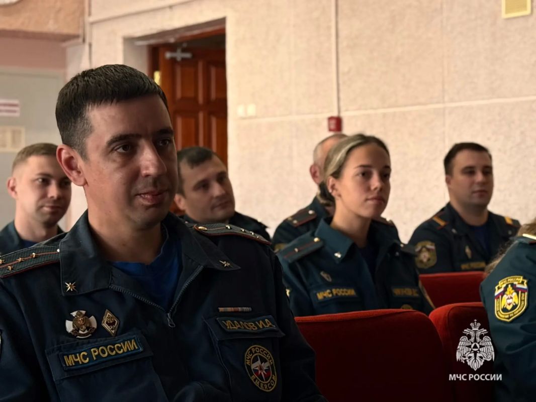 Единый день голосования. В преддверии Единого дня голосования в Главном управлении МЧС России по Пермскому краю прошло информационное занятие с личным составом, на котором подробно рассказали о предстоящих выборах, которые... Единый день голосования. В преддверии Единого дня голосования в Главном управлении МЧС России по Пермскому краю прошло информационное занятие с личным составом, на котором подробно рассказали о предстоящих выборах, которые...