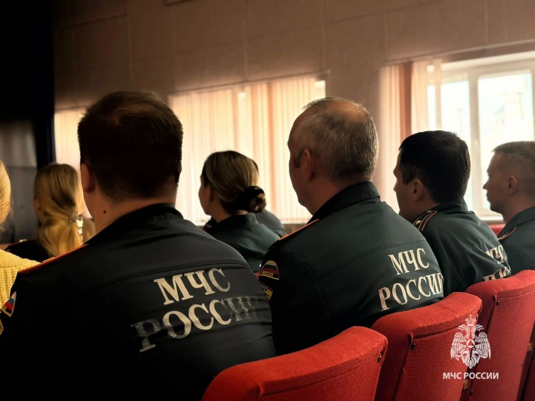Единый день голосования. В преддверии Единого дня голосования в Главном управлении МЧС России по Пермскому краю прошло информационное занятие с личным составом, на котором подробно рассказали о предстоящих выборах, которые... Единый день голосования. В преддверии Единого дня голосования в Главном управлении МЧС России по Пермскому краю прошло информационное занятие с личным составом, на котором подробно рассказали о предстоящих выборах, которые...