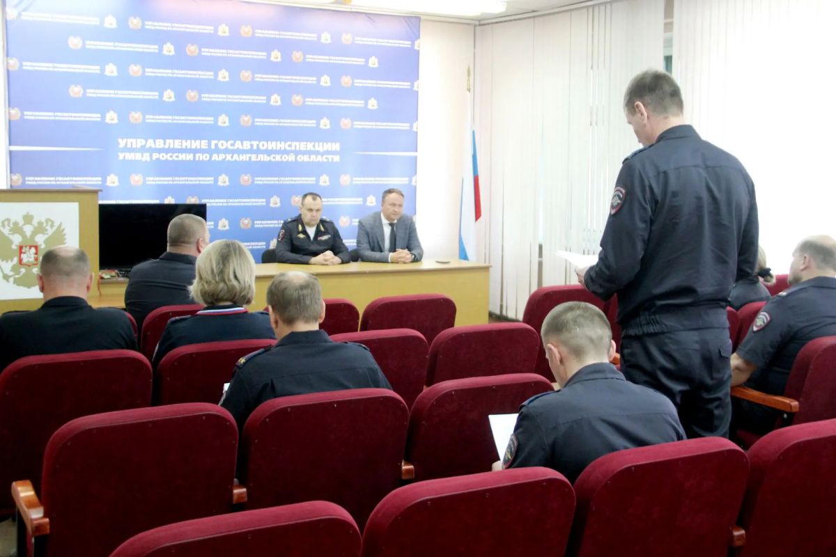 Заместитель руководителя российской Госавтоинспекции Алексей Кузнецов выехал в Архангельскую область на место ДТП с автобусом Заместитель руководителя российской Госавтоинспекции Алексей Кузнецов выехал в Архангельскую область на место ДТП с автобусом