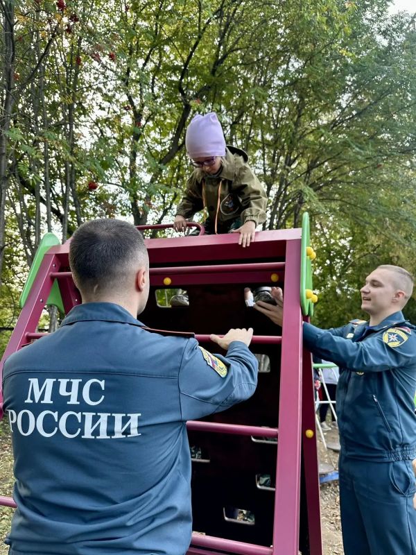 Юные пожарные в деле!. В МАДОУ «Центр развития ребенка — детский сад № 11» состоялось важное и очень трогательное событие — открытие площадки проекта «Центр подготовки юных пожарных»! На празднике прозвучали теплые и... Юные пожарные в деле!. В МАДОУ «Центр развития ребенка — детский сад № 11» состоялось важное и очень трогательное событие — открытие площадки проекта «Центр подготовки юных пожарных»! На празднике прозвучали теплые и...