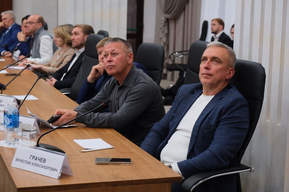 Дмитрий Махонин: Провели совет директоров пермских предприятий Дмитрий Махонин: Провели совет директоров пермских предприятий
