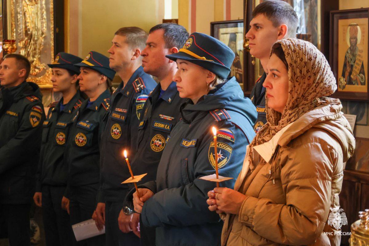 Вера и служба: сотрудники МЧС Прикамья почтили память иконы «Неопалимая Купина» Вера и служба: сотрудники МЧС Прикамья почтили память иконы «Неопалимая Купина»