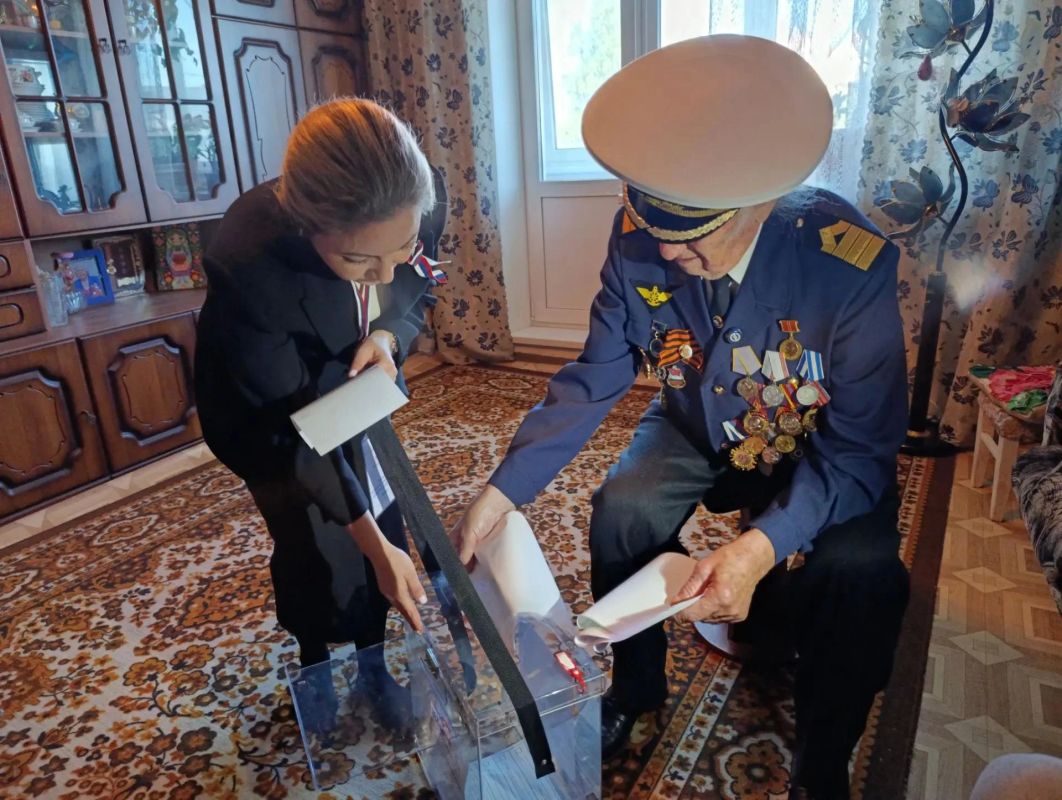98-летний ветеран тыла Николай Казанков за всю свою жизнь участвовал во многих выборах 98-летний ветеран тыла Николай Казанков за всю свою жизнь участвовал во многих выборах