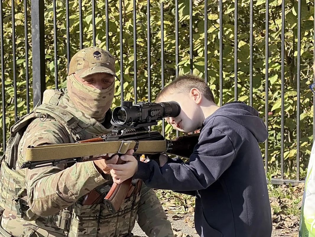 Сегодня в Перми прошёл военно-спортивный фестиваль «Спорт! Здоровье! Дружба!» Сегодня в Перми прошёл военно-спортивный фестиваль «Спорт! Здоровье! Дружба!»