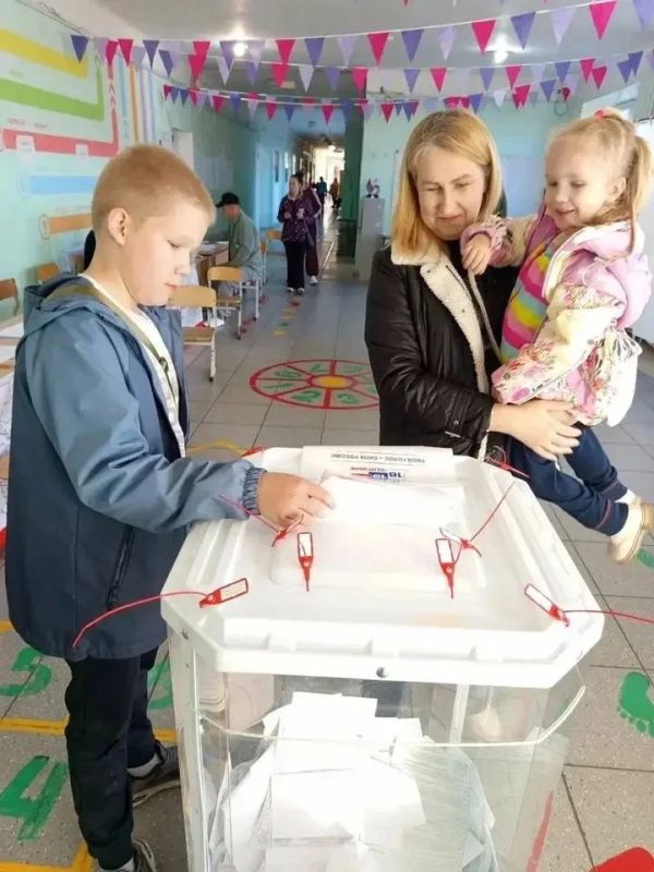 По состоянию на 15:00 20 сентября явка избирателей по Пермскому краю превысила итоговую явку на аналогичной кампании 2021 года и составила 40,28% или 791 261 человек По состоянию на 15:00 20 сентября явка избирателей по Пермскому краю превысила итоговую явку на аналогичной кампании 2021 года и составила 40,28% или 791 261 человек
