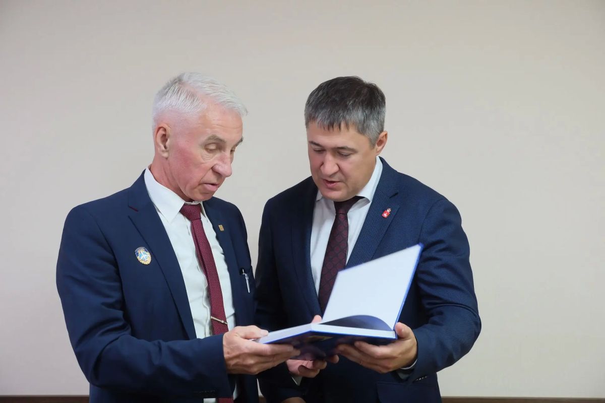 Дмитрий Махонин: Встретился с ветеранами промышленных предприятий Прикамья Дмитрий Махонин: Встретился с ветеранами промышленных предприятий Прикамья
