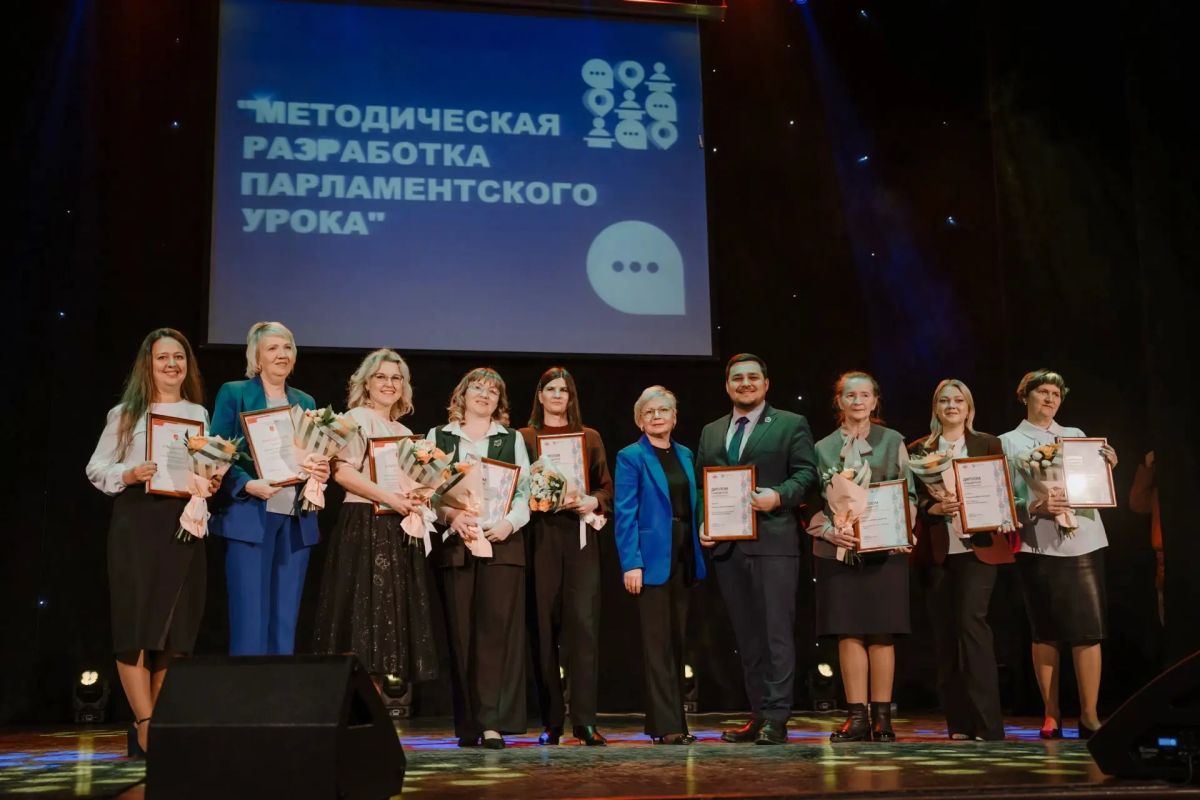«Дорогие учителя и преподаватели! Поздравляю вас с профессиональным праздником! «Дорогие учителя и преподаватели! Поздравляю вас с профессиональным праздником!