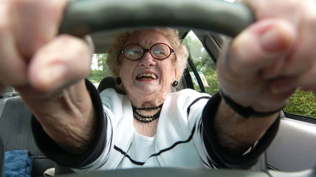 Как русская бабушка переплюнула «Форсаж»: 69-летняя лихачка накопила 150 штрафов
